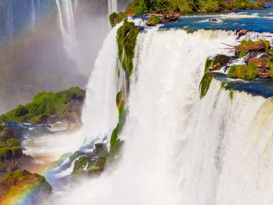 ブラジル側とアルゼンチン側から眺めるイグアスの滝プライベートツアー2日間＜貸切／日本語ガイド／入場料込／送迎先アレンジ可／フォス・ド・イグアス発＞