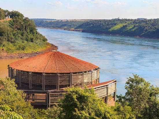 アルゼンチン側イグアスの滝＋3か国国境地点プライベートツアー＜1日／日本語ガイド／入場料込／フォス・ド・イグアス発＞