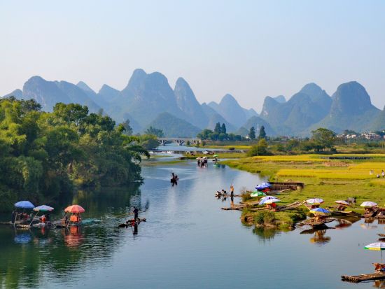 山水画の世界へ 漓江下りと陽朔・高田郷を巡る 1日観光ツアー＜貸切チャーター／日本語ガイド／4つ星船利用／昼食ビュッフェ／桂林発＞