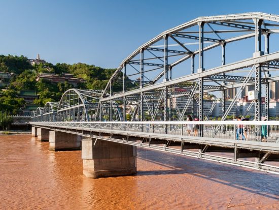 黄河の流れる蘭州へ！炳霊寺石窟＋プチ蘭州市内観光＜専用車＋日本語ガイド／敦煌発＞