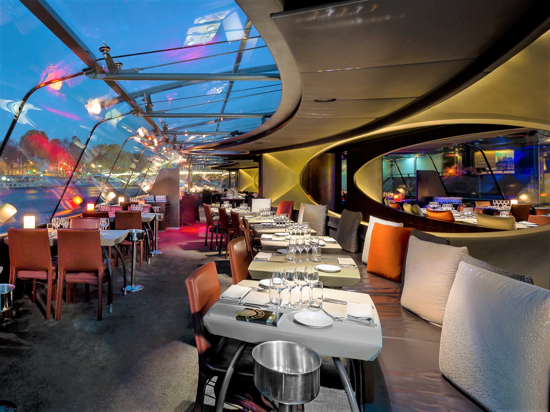 paris-bateaux-parisiens-illuminations-dinner-cruise-with-live-music