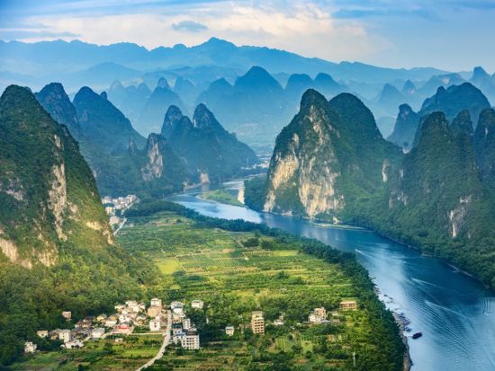 印象劉三姐ショー鑑賞付き！漓江下り＋高田郷 1日観光ツアー＜貸切チャーター／日本語ガイド／昼＆夕食付き／桂林発＞