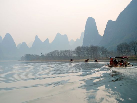 印象劉三姐ショー鑑賞付き！漓江下り＋高田郷 1日観光ツアー＜貸切チャーター／日本語ガイド／昼＆夕食付き／桂林発＞