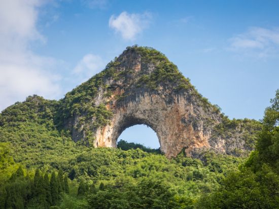 印象劉三姐ショー鑑賞付き！漓江下り＋高田郷 1日観光ツアー＜貸切チャーター／日本語ガイド／昼＆夕食付き／桂林発＞