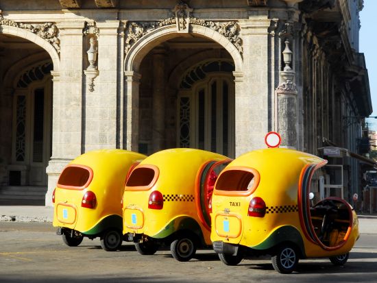 ココタクシー＆ビシタクシーで巡る☆ハバナ旧市街地 ぐるっと外周ツアー！ラム酒の試飲付き＜ハバナ発＞