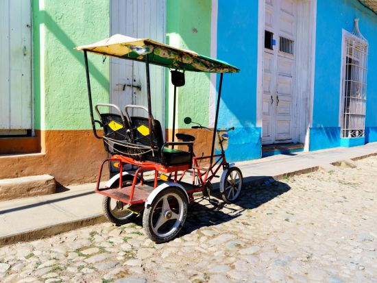 ココタクシー＆ビシタクシーで巡る☆ハバナ旧市街地 ぐるっと外周ツアー！ラム酒の試飲付き＜ハバナ発＞