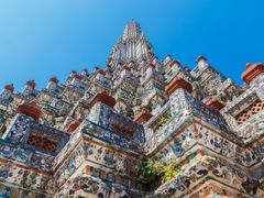 Wat Arun temple of dawn facade