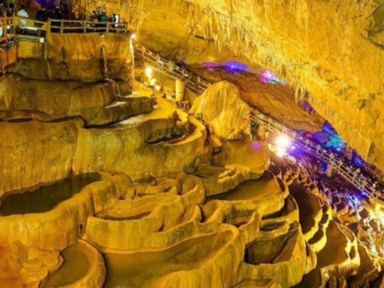 昆明の名勝地を巡る！石林風景名勝区＋九郷風景名勝区＜貸切チャーター／日本語ガイド／昼食付き／昆明発＞