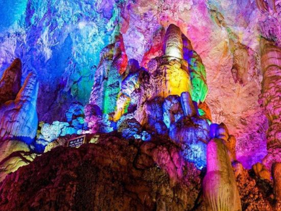 昆明の名勝地を巡る！石林風景名勝区＋九郷風景名勝区＜貸切チャーター／日本語ガイド／昼食付き／昆明発＞