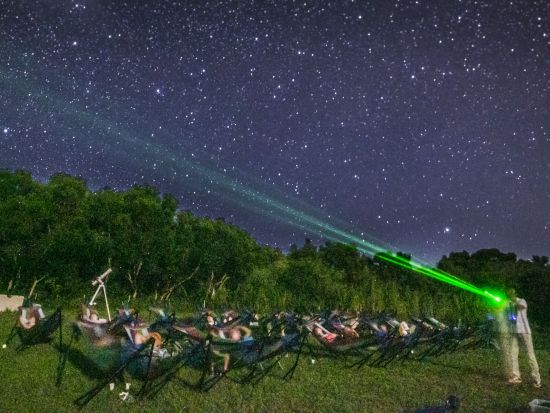 星空鑑賞ツアー 三線を聞きながら国内初星空保護区認定で絶景星空ウォッチ！記念撮影付きプランあり＜当日18時まで受付／幼児無料／市街地ホテル送迎可／2～12月＞