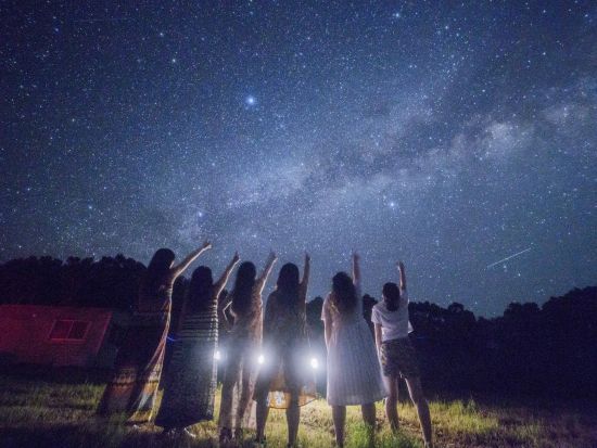 星空鑑賞ツアー 三線を聞きながら国内初星空保護区認定で絶景星空ウォッチ！記念撮影付きプランあり＜当日18時まで受付／幼児無料／市街地ホテル送迎可／2～12月＞