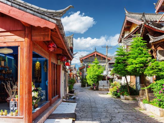 ナシ族の故郷・麗江を巡る 1日観光ツアー！玉龍雪山＋白沙壁画＋束河古鎮＋麗江古城＜貸切チャーター／日本語ガイド／昼食付き／麗江発＞