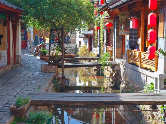 ナシ族の故郷・麗江を巡る 1日観光ツアー！玉龍雪山＋白沙壁画＋束河古鎮＋麗江古城＜貸切チャーター／日本語ガイド／昼食付き／麗江発＞