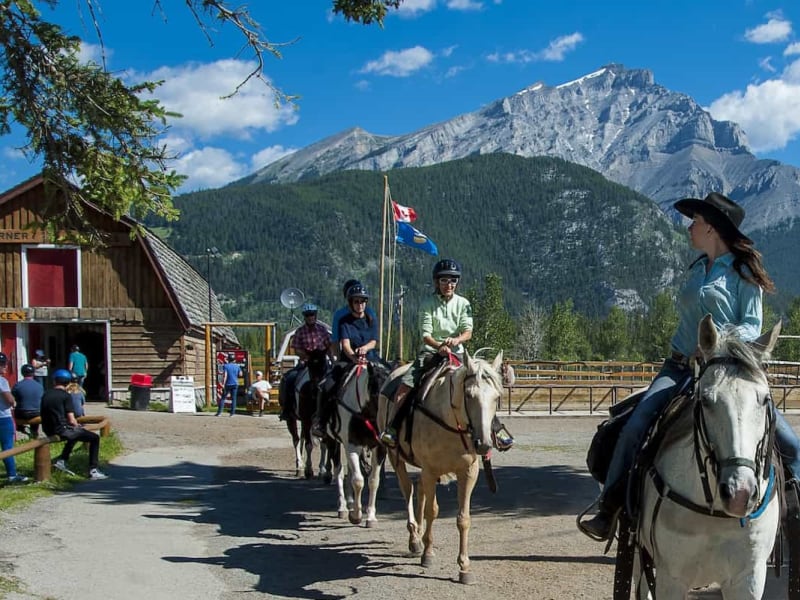 ※Top候補Banff-horseback-ride-with-your-friendly-g