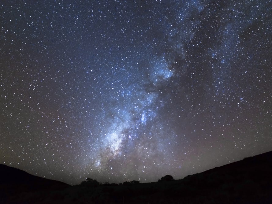 マウナケア山麓 貸切チャーター(6名様まで) マットレスに寝そべってゆっくり星空観測 夕日鑑賞付きプランあり by Mana Tours |  ハワイ（ハワイ島）の観光・オプショナルツアー専門 VELTRA(ベルトラ)