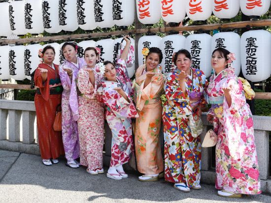 【着物・浴衣レンタル】雷門徒歩2分！下町情緒溢れる浅草で着物散策＜着付け・ヘアセット込／人力車割引券付き／浅草＞by サクラフォトスタジオ