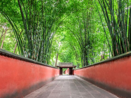 China_Chengdu_Du_Fu_Thatched_Cottage_Chinese_Garden_shutterstock_525151549