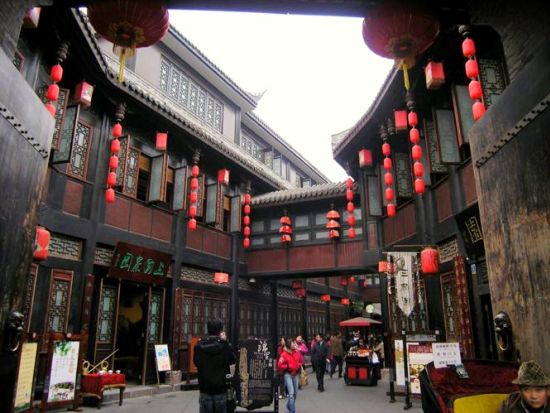 【貸切チャーター】成都 1日観光ツアー！成都パンダ繁殖基地＋三国志ゆかりの武侯祠＋錦里散策＋杜甫草堂＜日本語ガイド／昼食付き／成都発＞