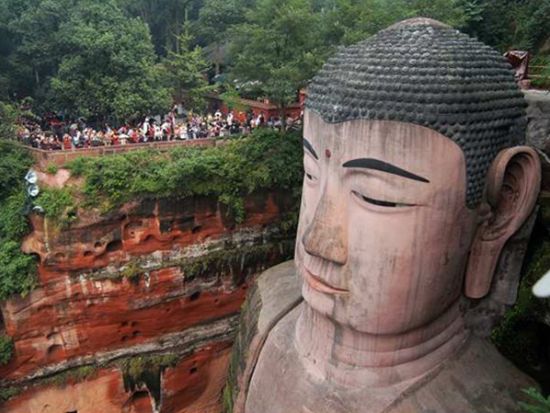 【貸切チャーター】世界遺産「楽山大仏」1日観光ツアー　圧巻のスケールを誇る大仏を陸路と水路のどちらからも満喫！＜日本語ガイド／昼食付き／成都発＞