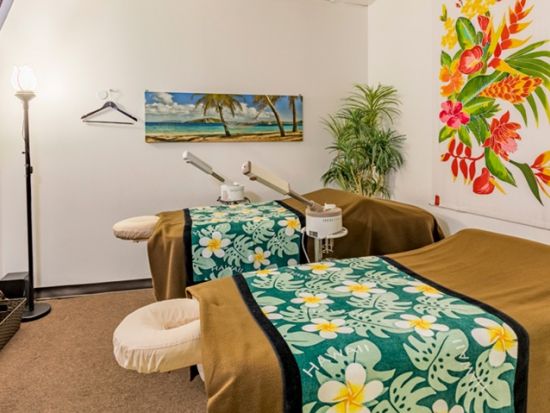 ロミロミマッサージ by リフレハワイ　日本式マッサージを取り入れたボディから足裏まで全身のリフレッシュコース ＜Tギャラリア（免税店）付近＞