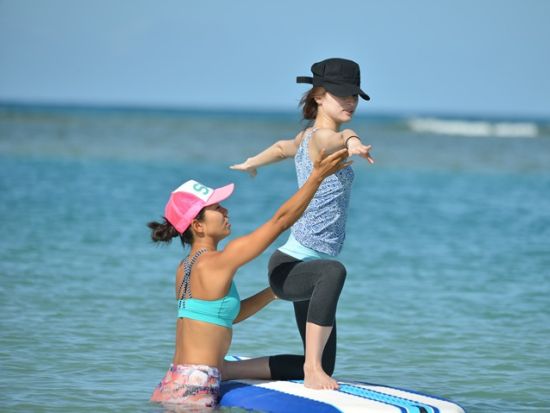 SUPヨガ　海に浮かびながらの新感覚リラクゼーション ＜日本語インストラクター／アラモアナ・ビーチパーク＞by カパリリハワイ