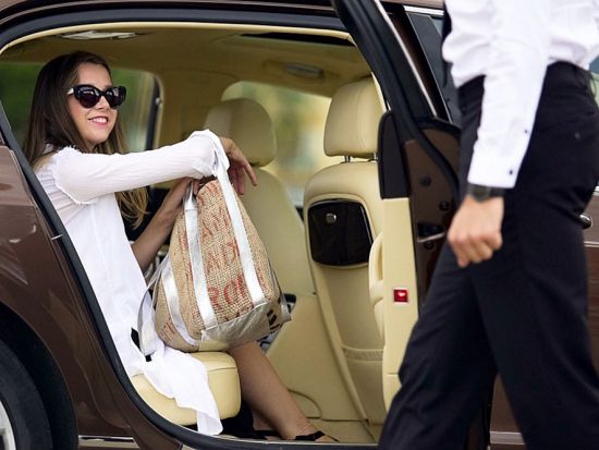 【空港送迎】バルセロナ国際空港 ⇔ バルセロナ市内　高級車利用 ＜貸切／英語ドライバー＞