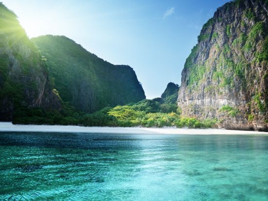 【クラビ発】スピードボートで行くピピ島ツアー！魅惑のマヤベイ上陸＜ランチ＆送迎付／日本語or英語ガイド＞