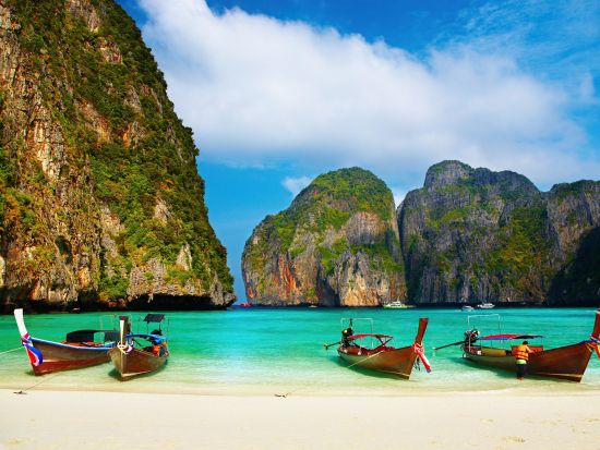 【クラビ発】スピードボートで行くピピ島ツアー！魅惑のマヤベイ上陸＜ランチ＆送迎付／日本語or英語ガイド＞