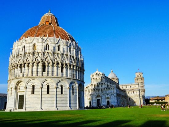 世界遺産ピサ＆ルッカ 1日観光ツアー 日本語アシスタント同行プラン有！ ピサ大聖堂入場付き＜英語ガイド／フィレンツェ発＞