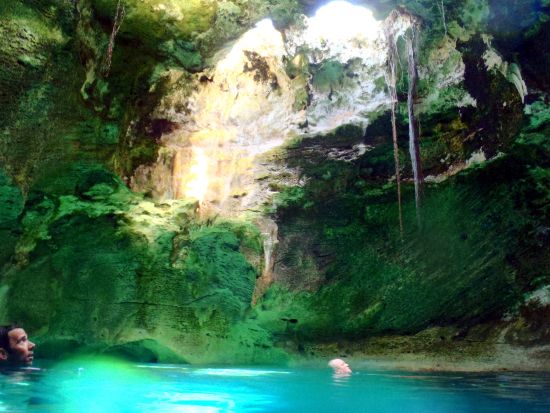 飛行機で行く！エグズーマ日帰りツアー 貸切ボートで豚さんビーチへ！＜英語ドライバー／日本語アシスト可／ホテル送迎付／ナッソー発＞