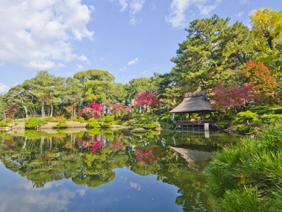 貸切観光タクシー 広島城＋平和記念公園＋縮景園＜4時間～／1-6名／広島市内or空港発・宮島口フェリー乗場着＞4名参加で1名8,275円～ byカープタクシー