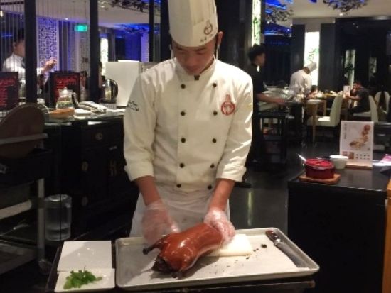 【プレミアム・北京】天安門広場＋故宮博物館＋景山公園＋天壇公園＋雑技＋前門大街など、北京市内1日観光！＜貸切チャーター／日本語ガイド／昼食・夕食付／ホテル送迎＞