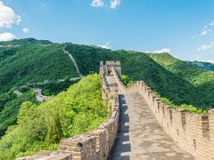 China_Great Wall_Tourists_shutterstock_shutterstock_435267757