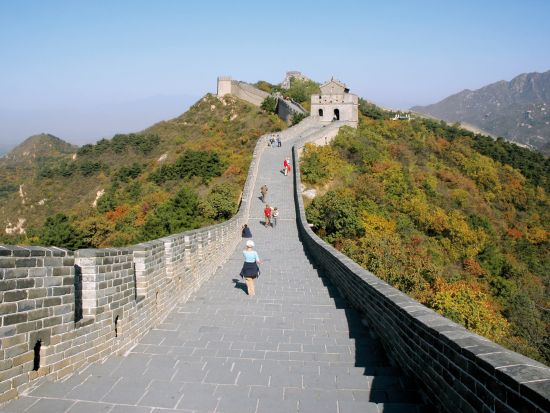 【プレミアム・北京】二大世界遺産・万里の長城(八達嶺)＆明の十三陵(定陵）＋参道+足裏マッサージ＜貸切チャーター／日本語ガイド／昼食・夕食付／ホテル送迎＞