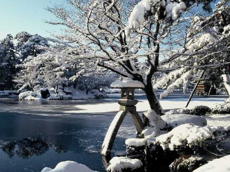 Snowy landscapes of Kenrouken Garden
