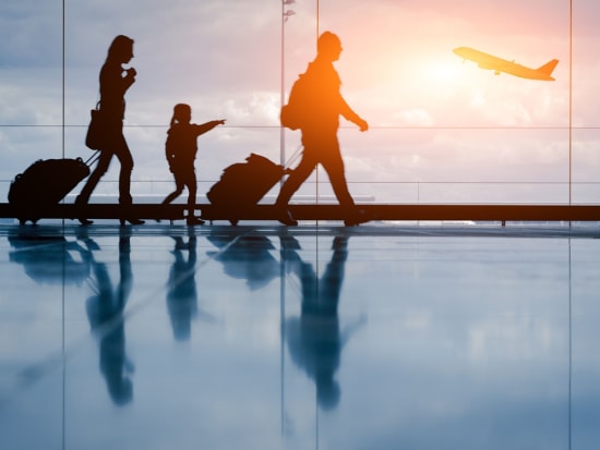 Airport_Airplane_Family_Travel_Silhouette_Transportation_123RF_70705854