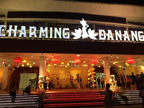 「チャーミングショー」とベトナム料理の夕食＜送迎付き／日本語ガイド＞