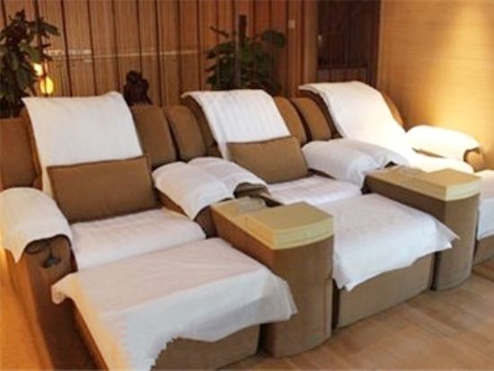 【プレミアム・北京】二大世界遺産・万里の長城(八達嶺)＆明の十三陵(定陵）＋参道+足裏マッサージ＜貸切チャーター／日本語ガイド／昼食・夕食付／ホテル送迎＞