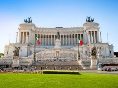 Italy_Rome_Piazza_Venezia_shutterstock_340381193