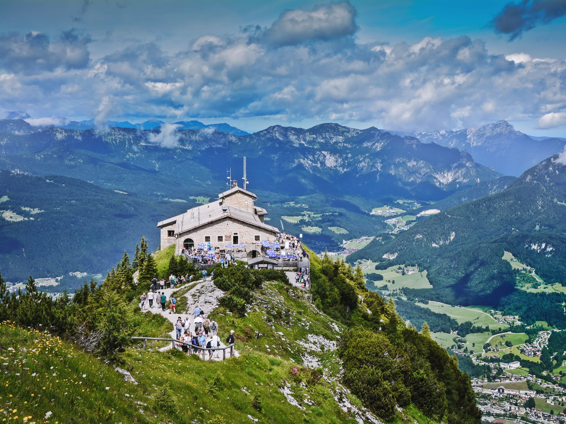 Hitler's Eagle's Nest and Berchtesgaden Day Tour from Salzburg tours,  activities, fun things to do in Salzburg(Austria)｜VELTRA