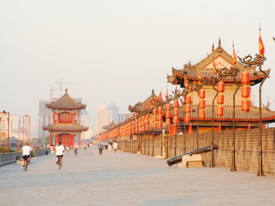 【北京発・西安1泊2日ツアー】兵馬俑坑＋秦始皇帝陵＋城壁＋大雁塔など＜日本語ガイド  /専用車 / 食事付き＞*1名様より出発可