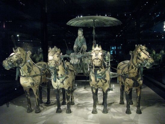 【北京発・西安1泊2日ツアー】兵馬俑坑＋秦始皇帝陵＋城壁＋大雁塔など＜日本語ガイド  /専用車 / 食事付き＞*1名様より出発可