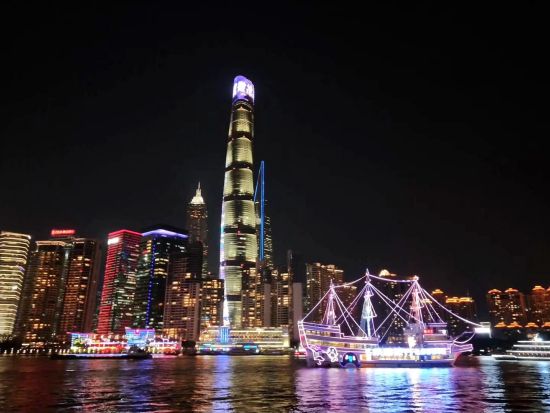 上海 101万ドルの夜景を大満喫☆黄浦江ナイトクルーズ＋上海タワー118階展望台から夜景観賞＜日本語ガイド／夕方発／ホテル送迎＞
