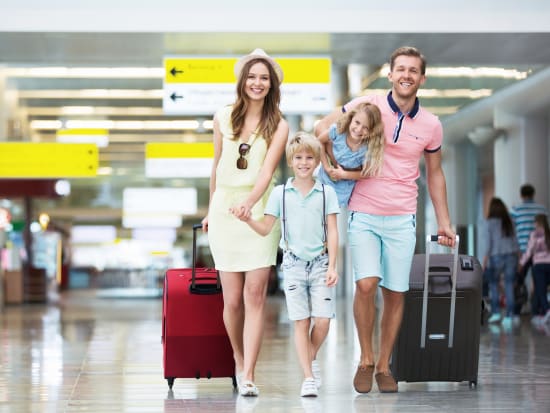 Generic_Airport_Young-Family-with-Luggage