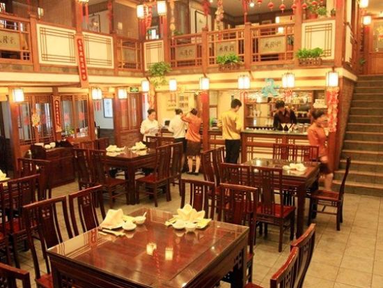 上海蟹を味わう！上海ナイトクルーズ＆「成隆行蟹王府」上海蟹フルコースディナー＜日本語ガイド／夕食付／ホテル送迎＞