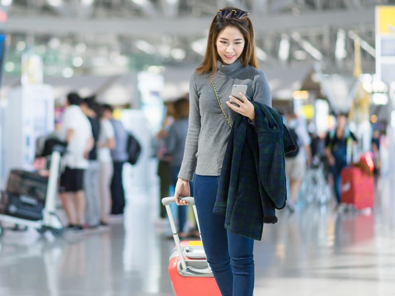 Woman_Airport_shutterstock_562910554