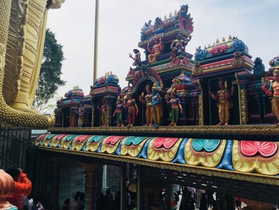 バトゥ洞窟と民芸品工場を巡る観光ツアー ＜午前／昼食付き＞