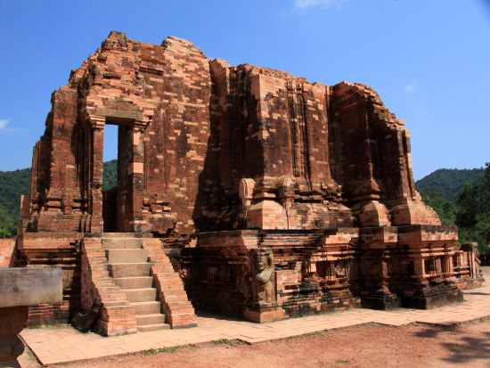 3大世界遺産巡り宿泊ツアー　ミーソン遺跡＋フエ＋夜のホイアン観光　＜1泊2日／ホイアン泊／現地ガイド(日本語可)／フエ宮廷料理など4食付／ダナン発＞