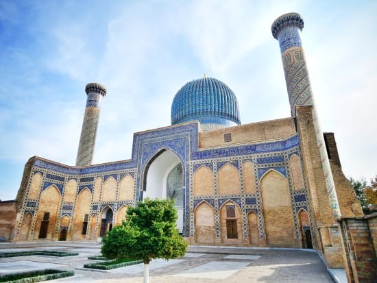 Uzbekistan_Samarkand_Gur_e_Amir_shutterstock_608248490