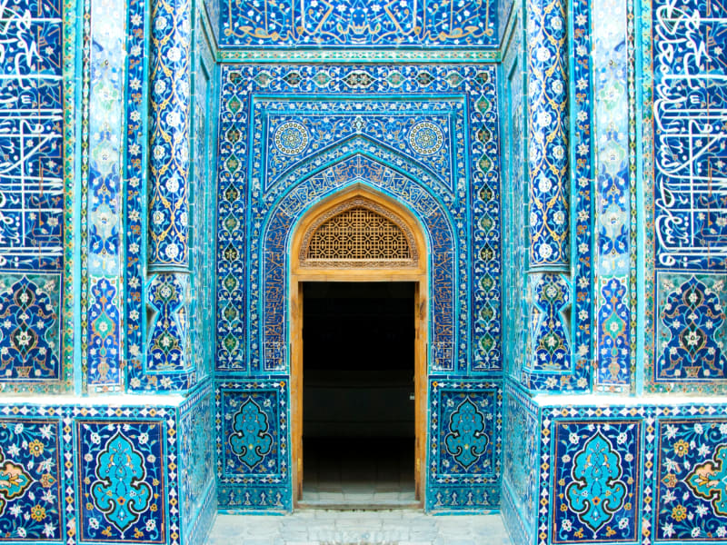 Uzbekistan_Samarkand_Shah_i_Zinda_shutterstock_1146157655